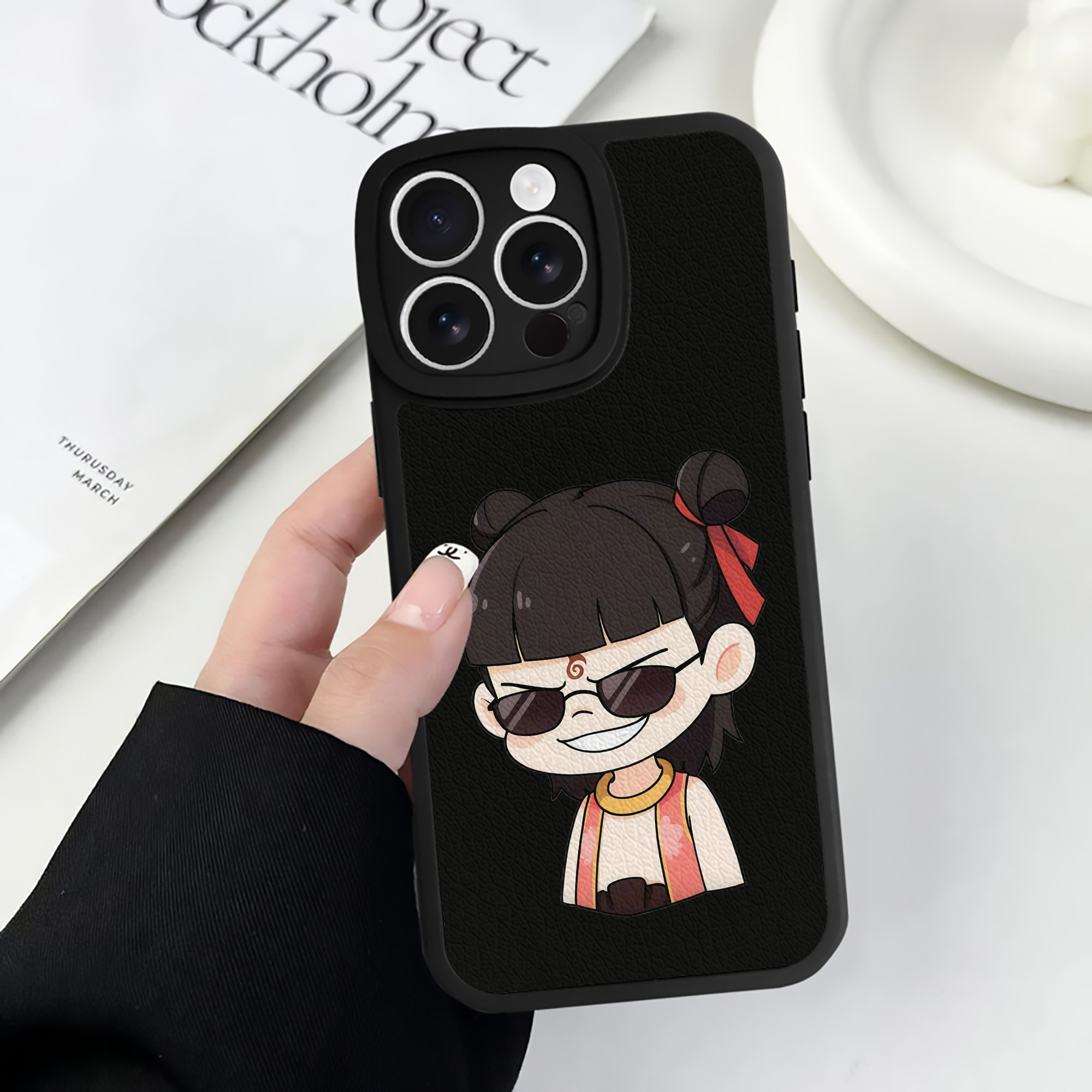（画像用） Ne Zha 2 ナタ 魔童の大暴れ 【iPhone 16シリーズ対応】シリコンスマホケース（レザー調） 材質：シリコン